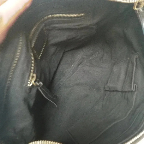 Tod's Black Leather Heart Shoulder Bag - Picture 10 of 12